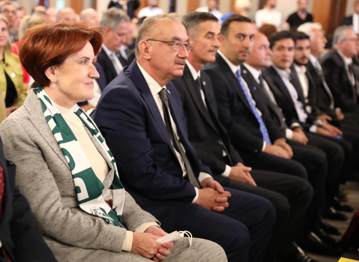 İYİ Parti Genel Başkanı Akşener, partisinin "Bursa İş Dünyası Büyük Buluşması"na katıldı