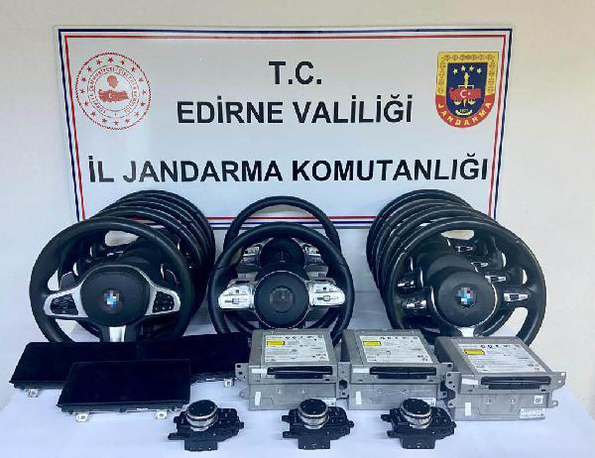 Kapıkule\'de, 370 bin liralık kaçak oto yedek parçaları ele geçirildi