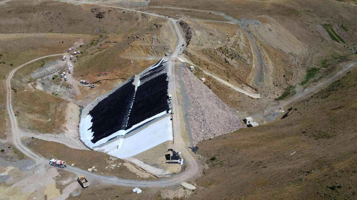 Erzurum\'da yapılan Karagöbek Barajı 2 bin 160 dekar tarım alanını suya kavuşturacak