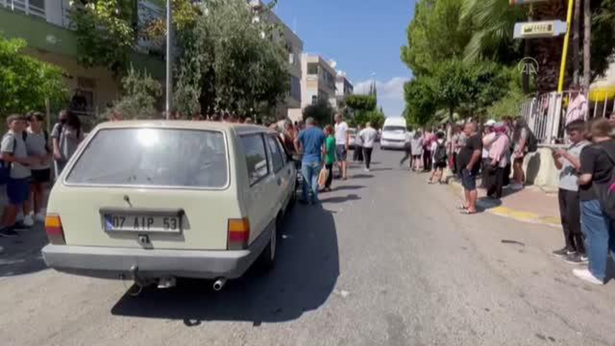 Kepez\'de otomobilin çarptığı çocuk yaralandı