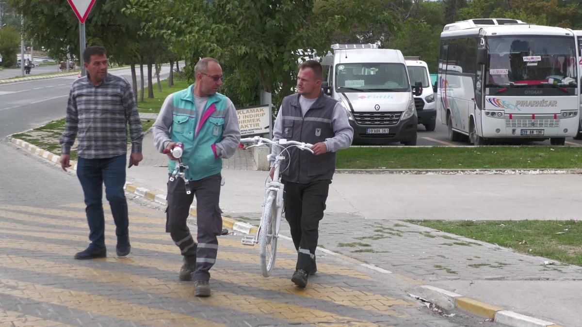 Lüleburgaz\'da Bisikletli Ölümlerine, "Beyaz Bisikletle" Dikkat Çekildi