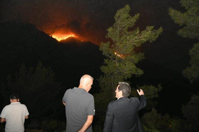 Muğla gündem haberi... Marmaris'teki orman yangınına müdahale karadan devam ediyor