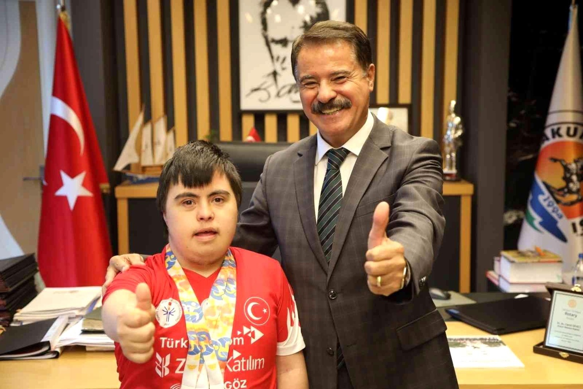 Atakum Belediye Başkanı Deveci\'den Milli Sporcu Öztankal\'a Destek