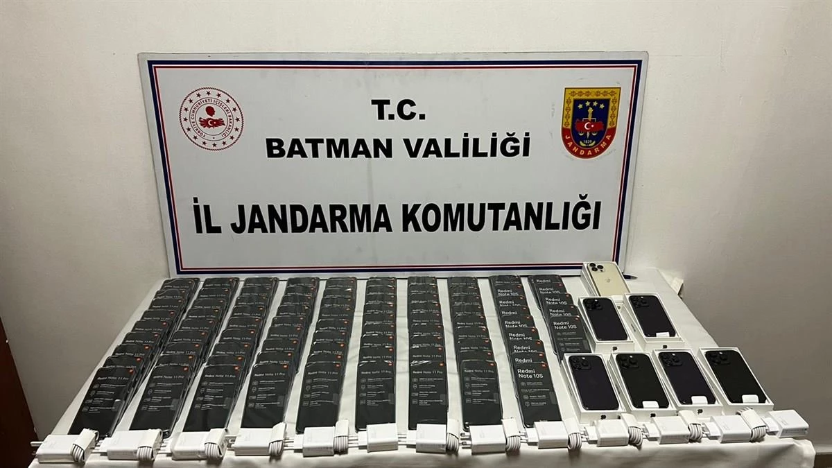 Batman\'da gümrük kaçağı 103 cep telefonu ele geçirildi