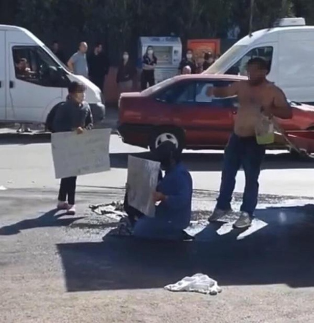 Ceza kesilen seyyar satıcı, 2 çocuğu ve kendi üzerine benzin döküp yakmak istedi Ceza kesilen seyyar satıcı, 2 çocuğu ve kendi üzerine benzin döküp yakmak istedi