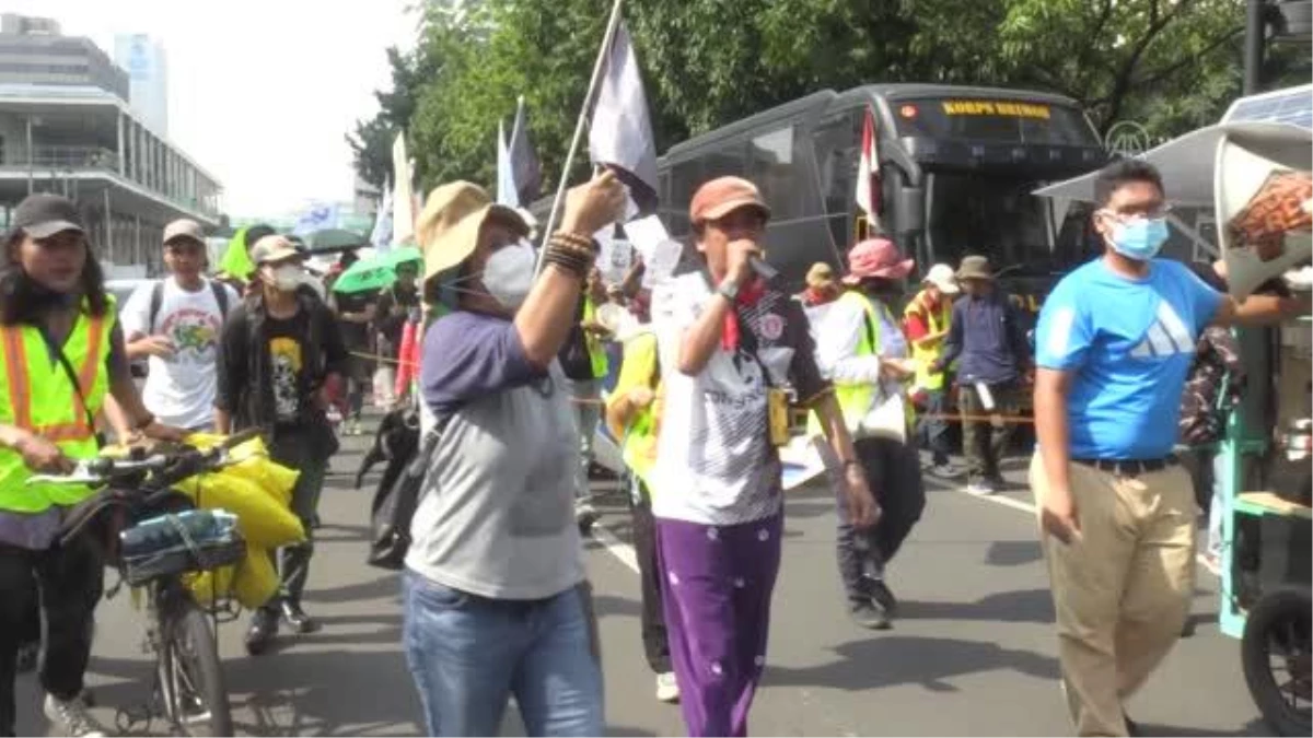 Endonezyalı çevre aktivistleri "Küresel İklim Grevi" düzenledi