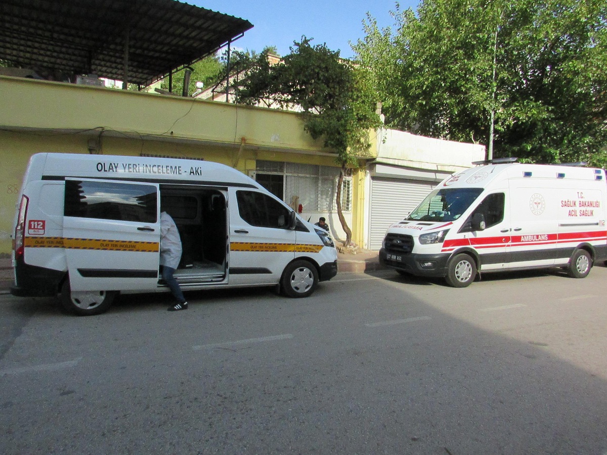 Gaziantep\'te tartıştığı eşini öldüren koca polise teslim oldu