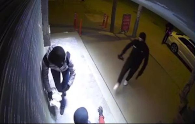 Tekirdağ polisi, 2 denemesinde de başarısız olan kar maskeli hırsızları arıyor Tekirdağ polisi, 2 denemesinde de başarısız olan kar maskeli hırsızları arıyor