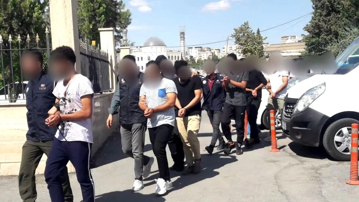 Şanlıurfa\'da terör operasyonunda gözaltına alınan 4 zanlı tutuklandı