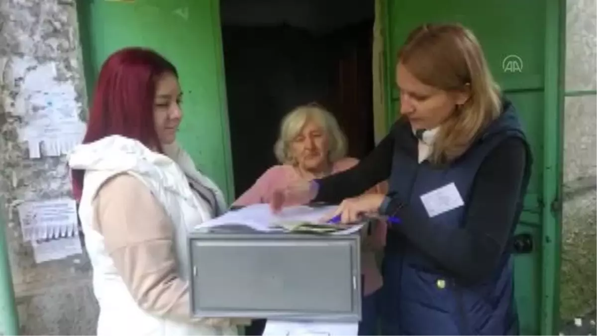 Ukrayna\'daki ayrılıkçı yönetimler Rusya\'ya katılmak için referandum düzenliyor (2)