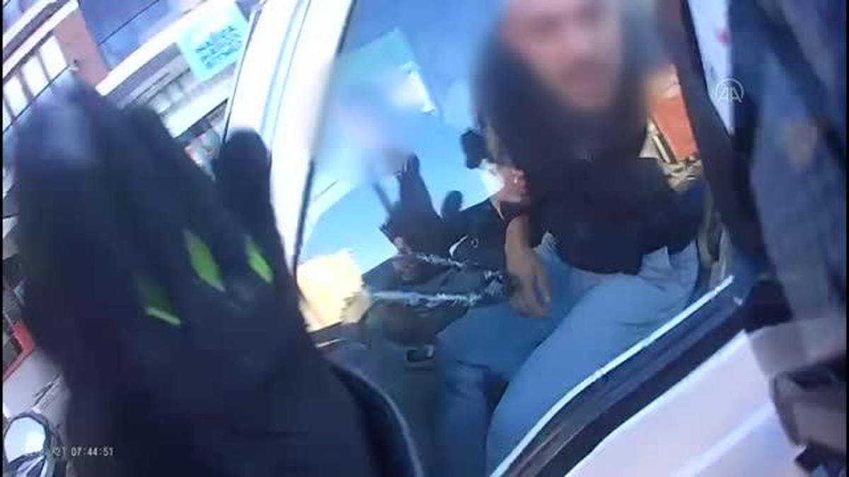 Ümraniye\'de motosikletlinin bıçaklandığı anlar kask kamerasına yansıdı
