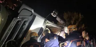 Son dakika haberi... Bilecik'te TIR yan yattı; şoför yaralı