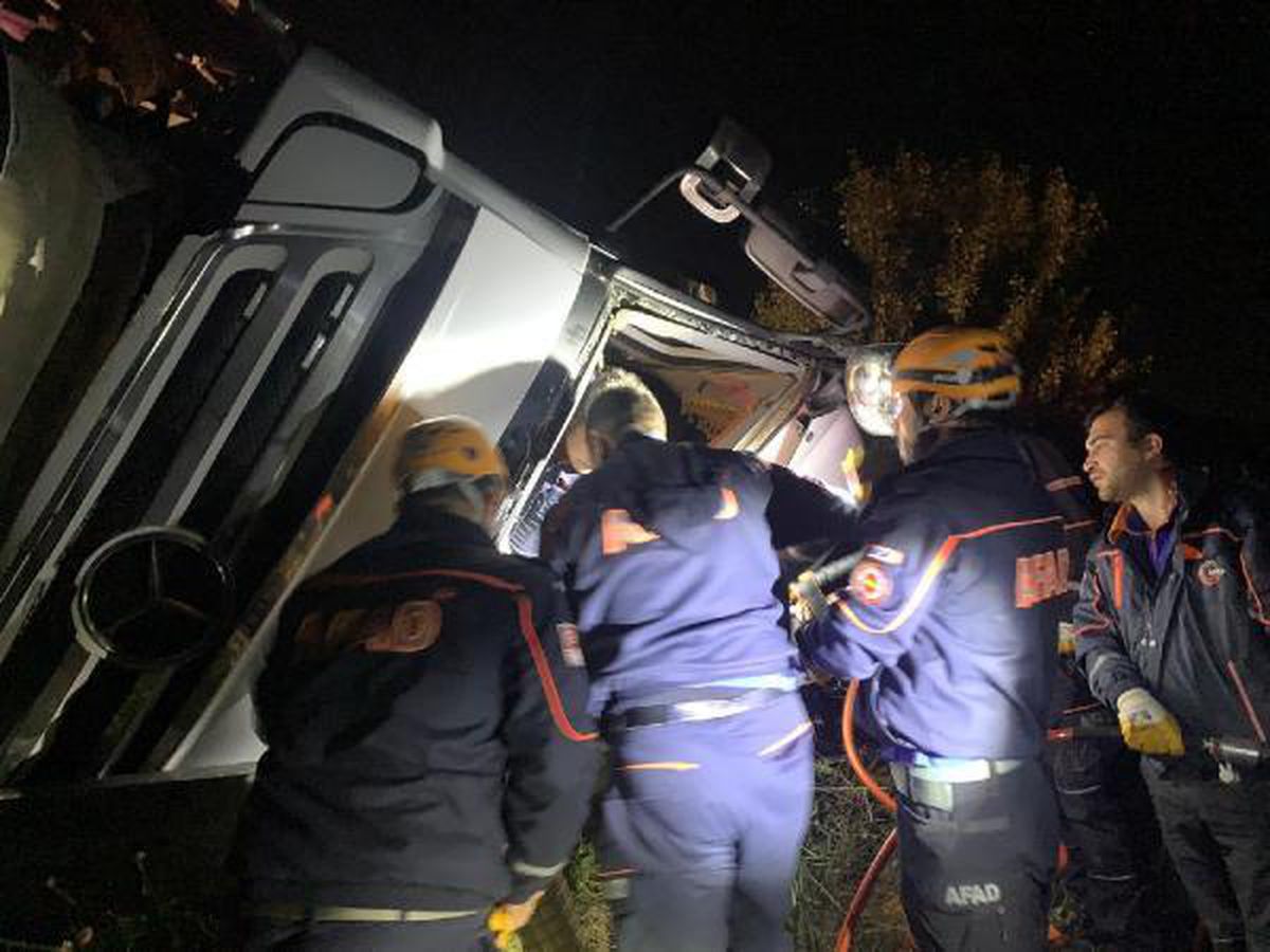 Son dakika haberi... Bilecik'te TIR yan yattı; şoför yaralı