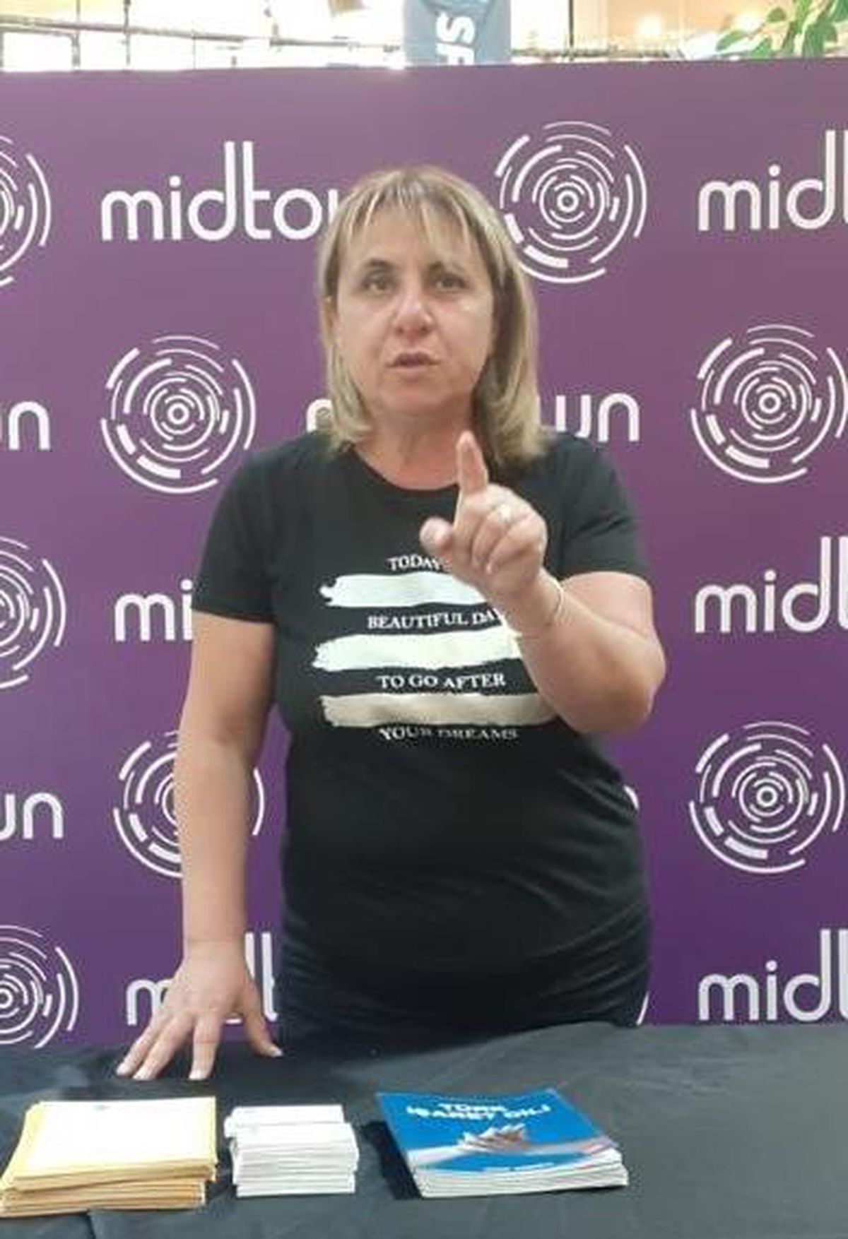Bodrum\'da alışveriş merkezinde işaret dili eğitimi
