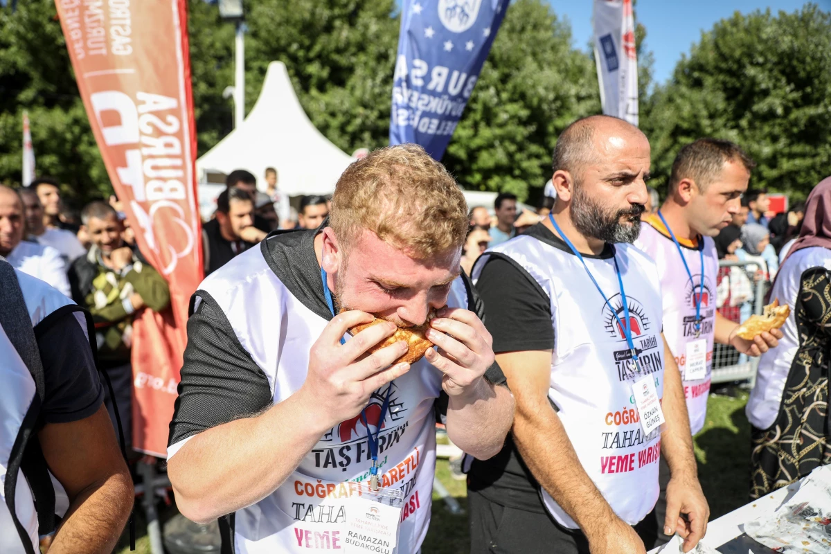 Bursa Gastronomi Festivali\'ndeki yarışmayı 11 "tahanlı pide" yiyerek kazandı