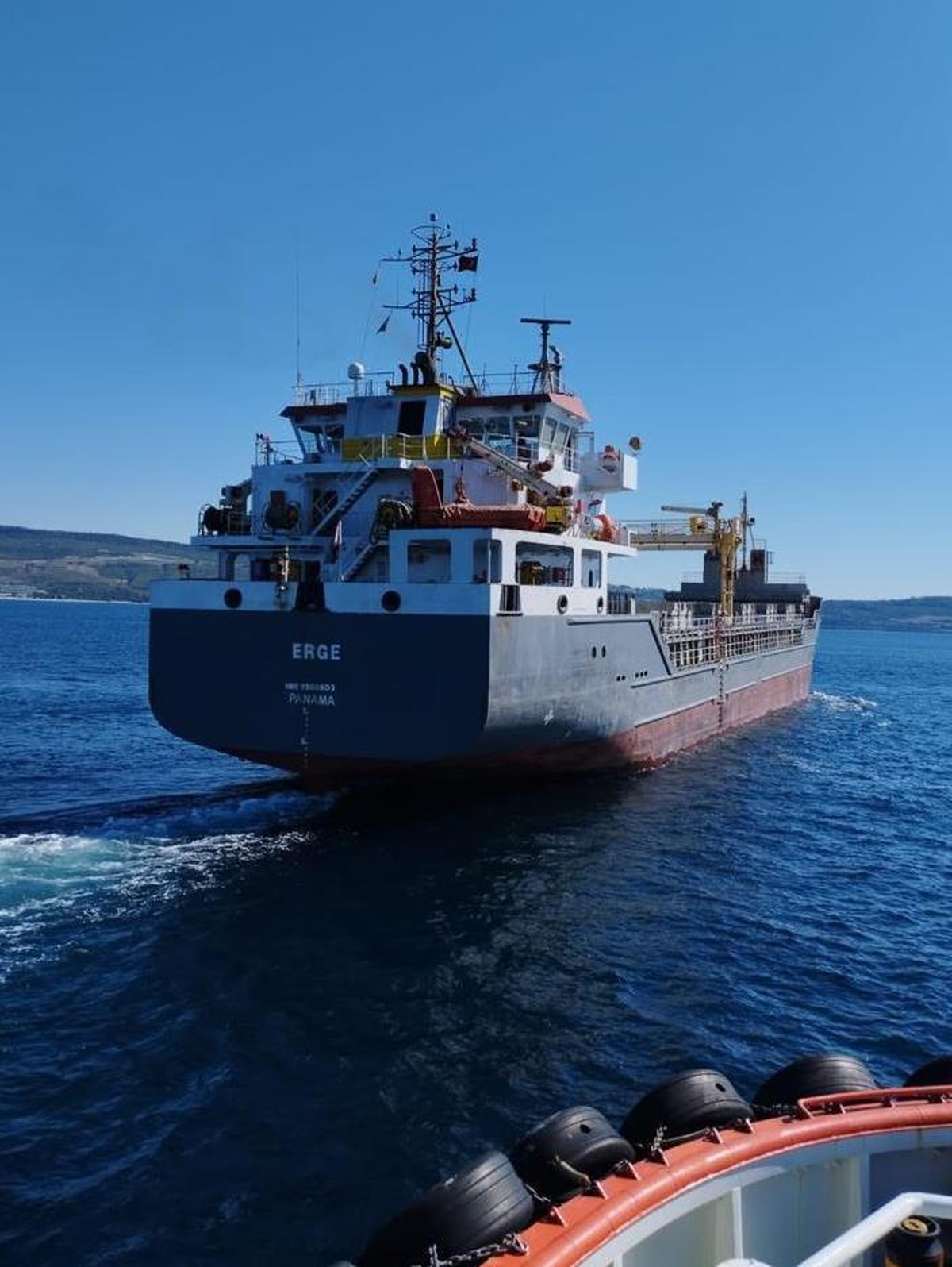 Çanakkale\'de makinesi arızalanan gemi demirletildi