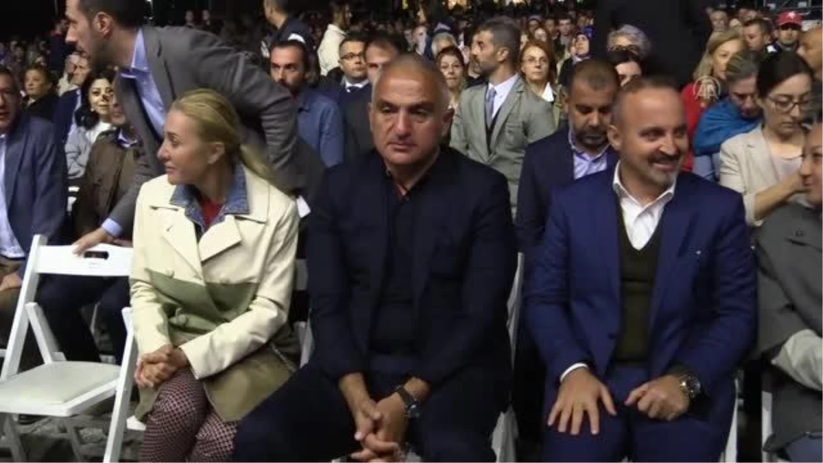 Kültür ve Turizm Bakanı Ersoy, "Senfoni ile Neşet Ertaş Türküleri" konserini izledi