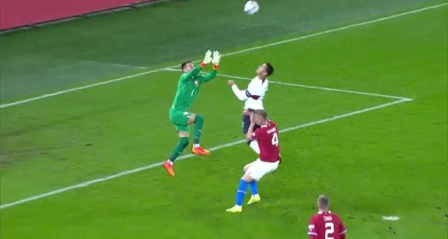Cristiano Ronaldo, milli maçta kanlar içinde yerde kaldı Cristiano Ronaldo, milli maçta kanlar içinde yerde kaldı