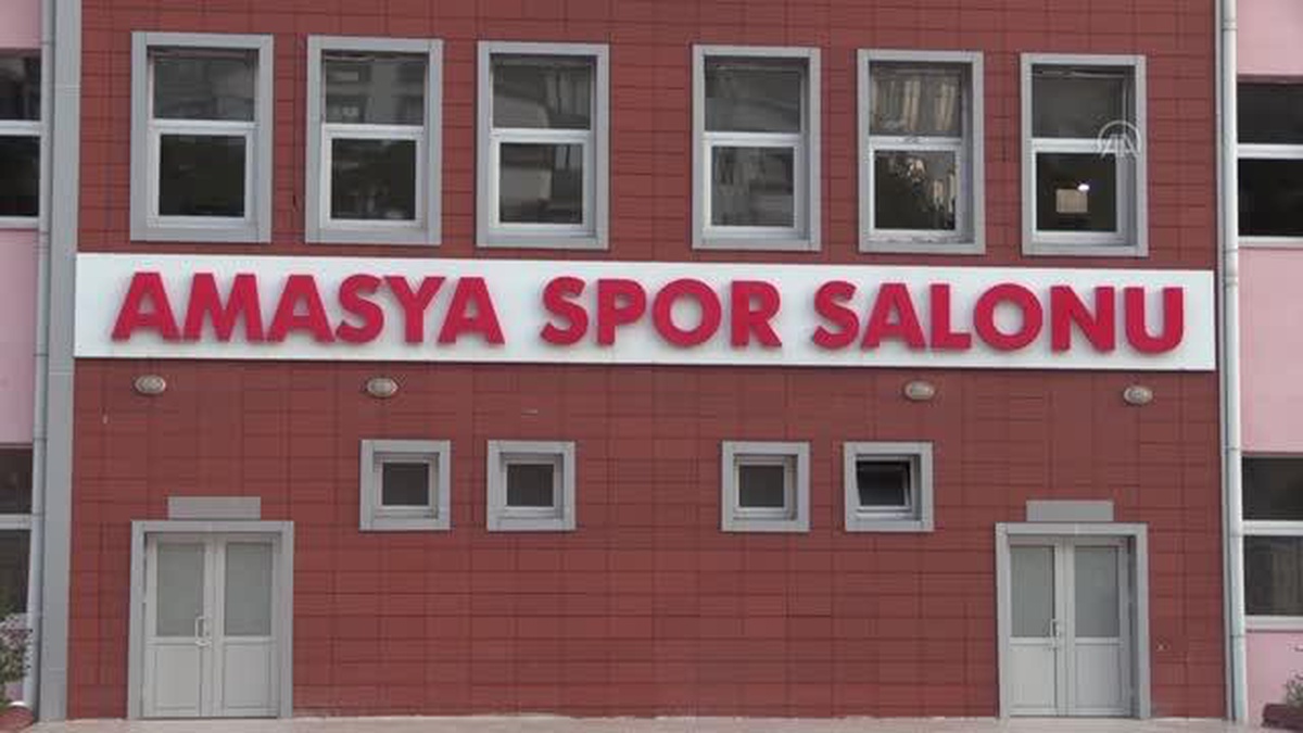 Hem eğitimini hem hokeyi kariyerine sığdırdı