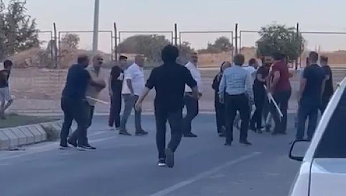 Son dakika haberi: Şanlıurfa\'da, sopalı \'yol verme\' kavgası kamerada