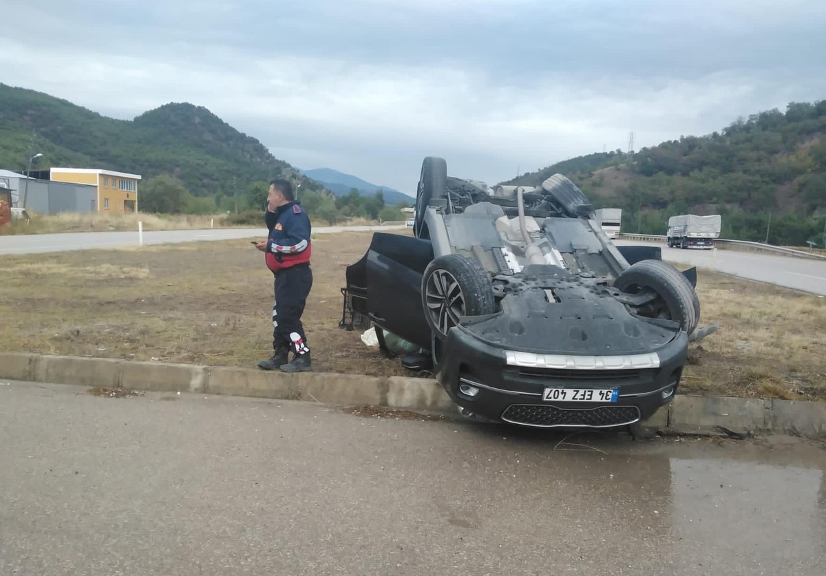 Tokat\'ta cip ile kamyonetin çarpıştığı kazada 2 kişi yaralandı