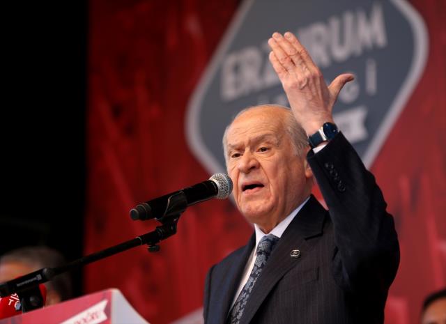 Bahçeli'den Kılıçdaroğlu'nun Demirtaş afişinin önünde poz vermesine sert tepki: Türkiye'ye meydan okuma küstahlığı Bahçeli'den Kılıçdaroğlu'nun Demirtaş afişinin önünde poz vermesine sert tepki: Türkiye'ye meydan okuma küstahlığı