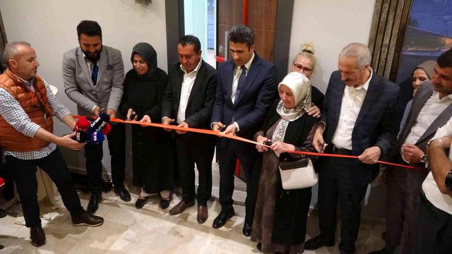 Bedava ev için izdiham oluşturdular! 2+1 evin sahibi olan kişi çığlık çığlığa sevindi Bedava ev için izdiham oluşturdular! 2+1 evin sahibi olan kişi çığlık çığlığa sevindi