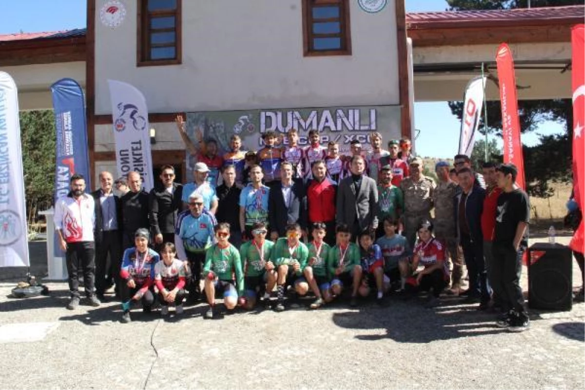 DAĞ BİSİKLETİ SPORCULARI DUMANLI MTB CUP XCO\'DA MÜCADELE ETTİ