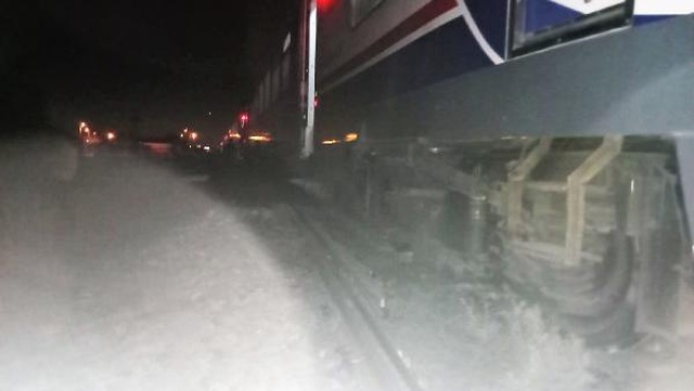 Diyarbakır-Batman seferini yapan yolcu treni raydan çıktı Diyarbakır-Batman seferini yapan yolcu treni raydan çıktı