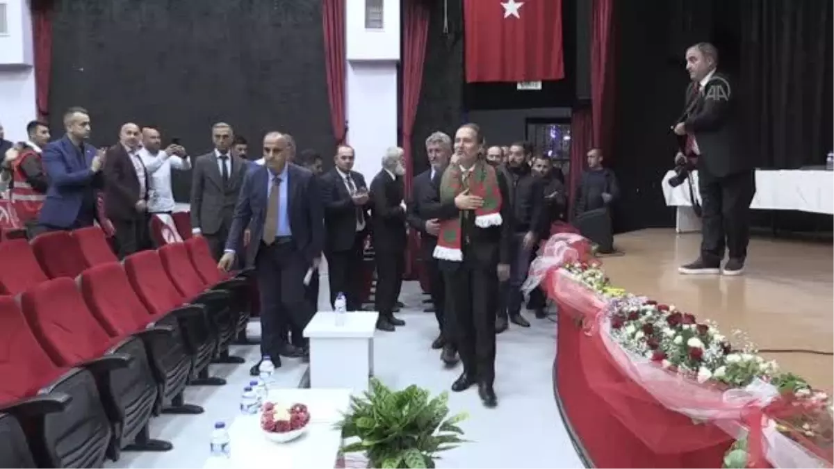 Yeniden Refah Partisi Genel Başkanı Erbakan, Yalova\'da partisinin il kongresine katıldı