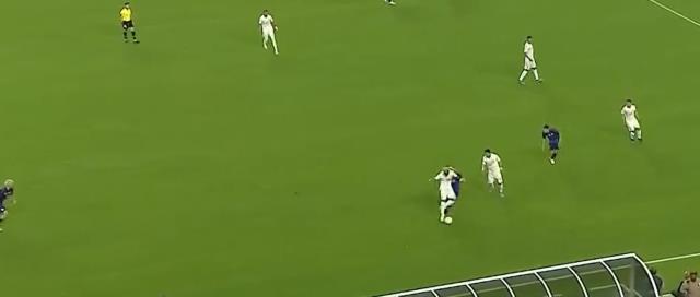 Messi'yi yere düşürdüğüne bin pişman oldu! Dünya, Arjantin maçında yaşananları konuşuyor Messi'yi yere düşürdüğüne bin pişman oldu! Dünya, Arjantin maçında yaşananları konuşuyor