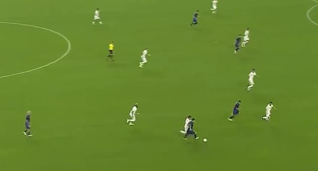 Messi'yi yere düşürdüğüne bin pişman oldu! Dünya, Arjantin maçında yaşananları konuşuyor Messi'yi yere düşürdüğüne bin pişman oldu! Dünya, Arjantin maçında yaşananları konuşuyor