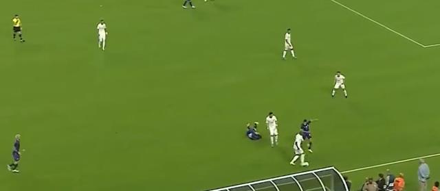 Messi'yi yere düşürdüğüne bin pişman oldu! Dünya, Arjantin maçında yaşananları konuşuyor Messi'yi yere düşürdüğüne bin pişman oldu! Dünya, Arjantin maçında yaşananları konuşuyor