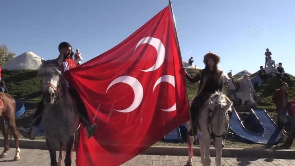 MHP Genel Başkanı Bahçeli\'yi Erzurum\'da atlı ciritçiler karşıladı