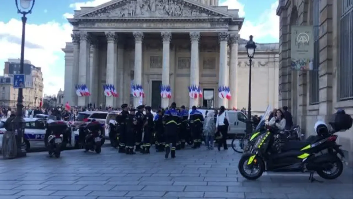 Paris\'te gençler iklim için yürüdü