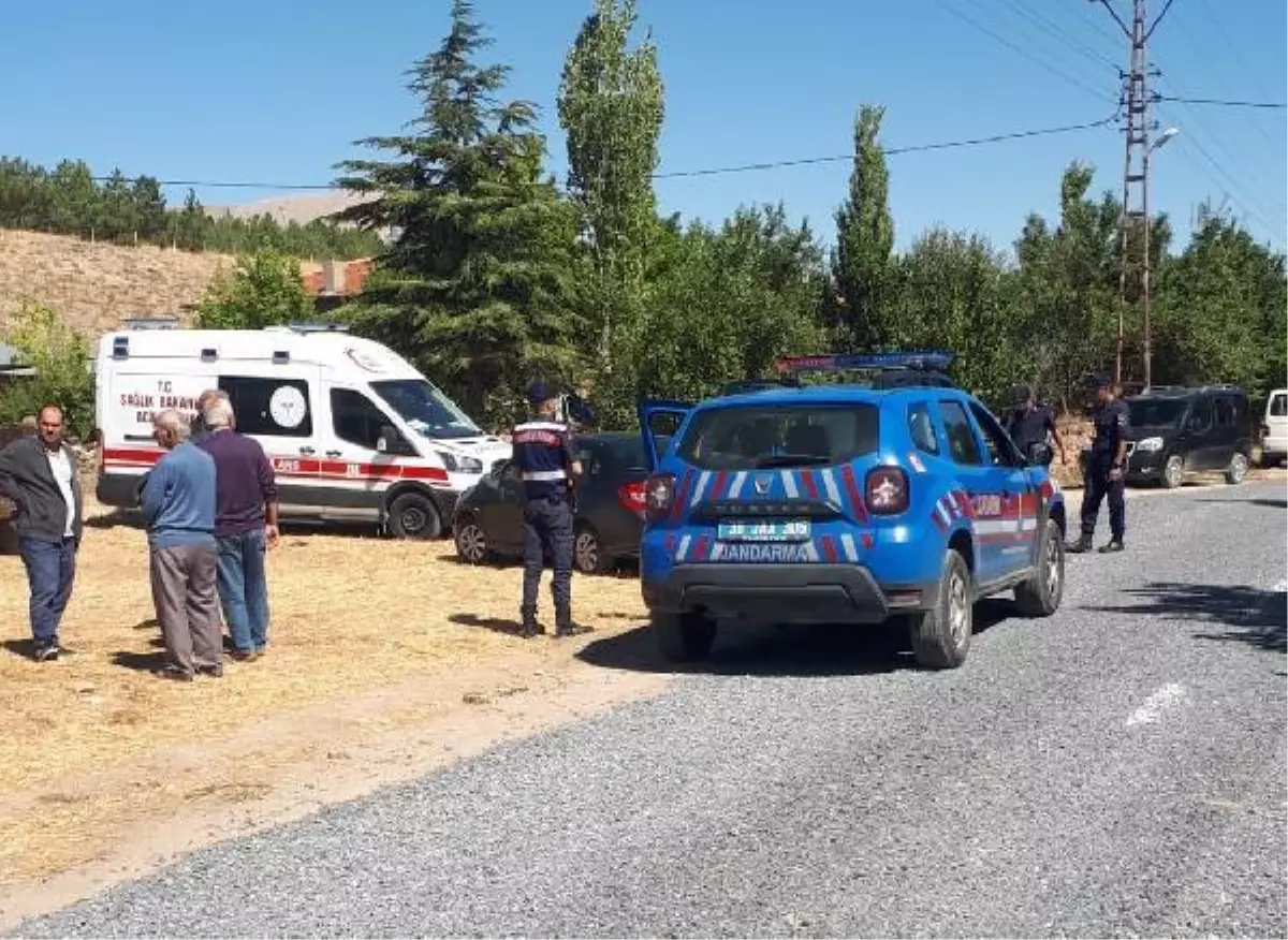 Sürücüye yardım ederken kamyonetin çarptığı uzman çavuş, şehit oldu (2)