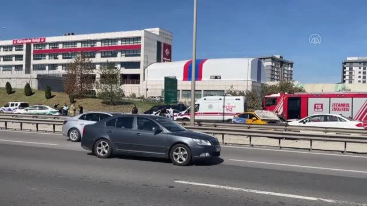 İstanbul\'da TEM Otoyolu\'ndaki zincirleme kazada 8 kişi yaralandı