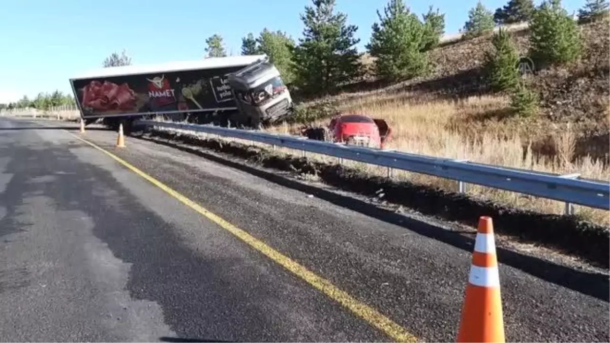 Kars\'taki trafik kazasında ölen 4 arkadaşın cenazesi toprağa verildi