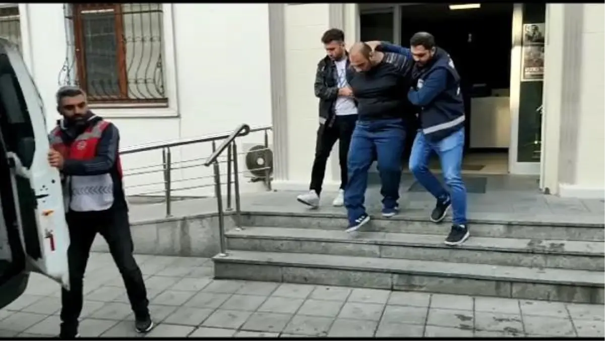 Bağcılar\'da annesinin kafasını keserek sokağa atmıştı! Cani evlat bugün adliyeye sevk edildi