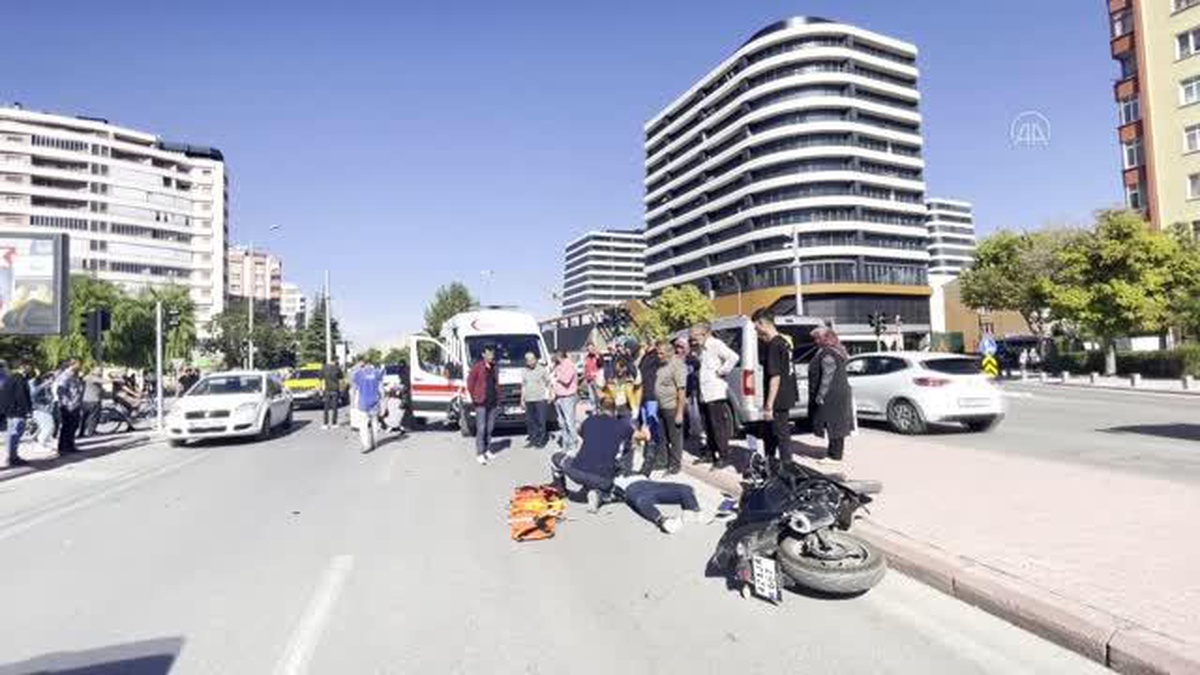 Konya\'da çarpışan motosikletlerin sürücüleri yaralandı