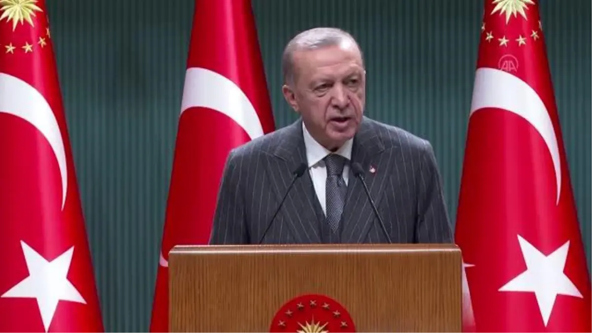 Cumhurbaşkanı Erdoğan: 'Yükseköğrenim yurtlarımızda öğrencilere verdiğimiz beslenme yardımını günlük 25 liradan 60 liraya, böylece aylık 1800 liraya...