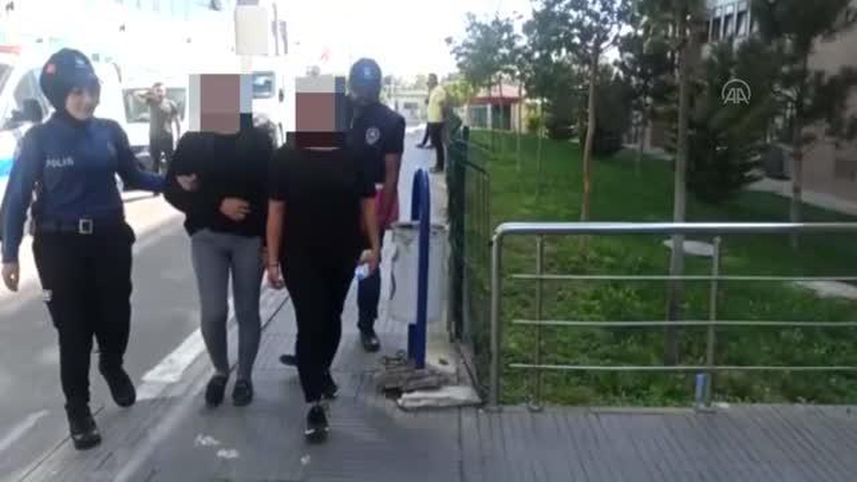 Barkodlarını değiştirdikleri ürünleri iade ederek dolandırıcılık yaptıkları iddiasıyla 2 zanlı tutuklandı