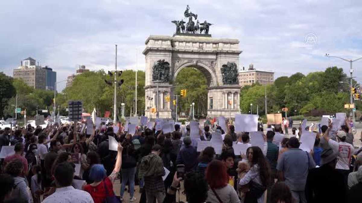İranlı Mahsa Emini'nin ölümü protesto edildi