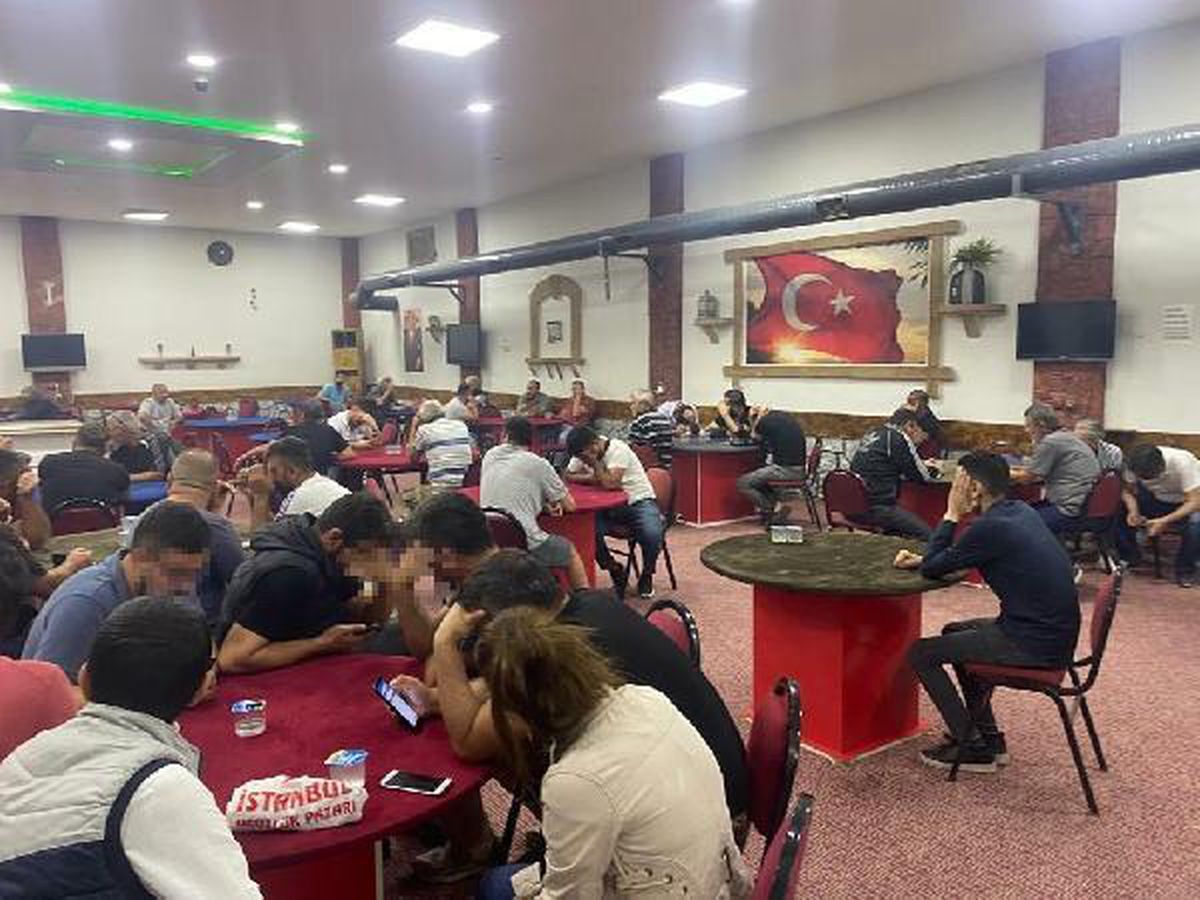 İzmir gündem haberleri | İzmir\'de kumar operasyonu; 123 kişiye 223 bin TL ceza