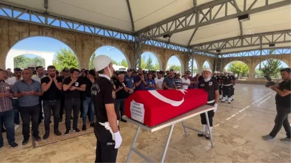 Kalp krizi sonucu vefat eden polis memurunun cenazesi Adıyaman\'da toprağa verildi
