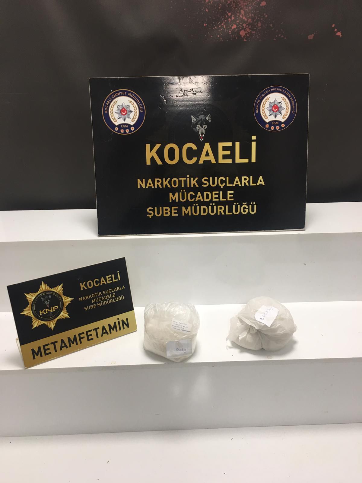 Kocaeli\'de 2 kilogram uyuşturucu ele geçirilen aracın sürücüsü gözaltına alındı