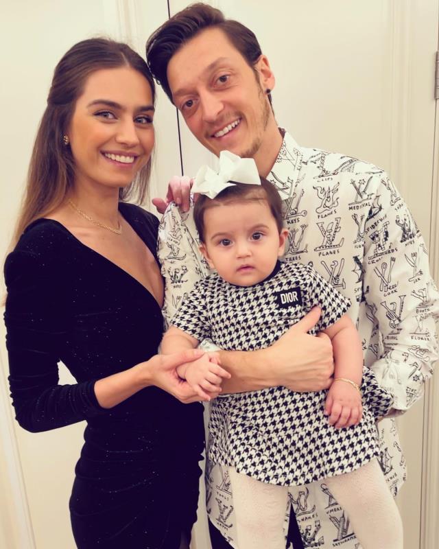 Mesut Özil ve Amine Gülşe'nin ikinci bebeği dünyaya geldi