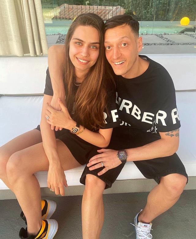 Mesut Özil ve Amine Gülşe'nin ikinci bebeği dünyaya geldi