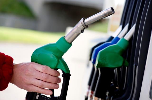Petrol tepetaklak! Benzin ve motorin fiyatlarına güzel indirim geliyor Petrol tepetaklak! Benzin ve motorin fiyatlarına güzel indirim geliyor