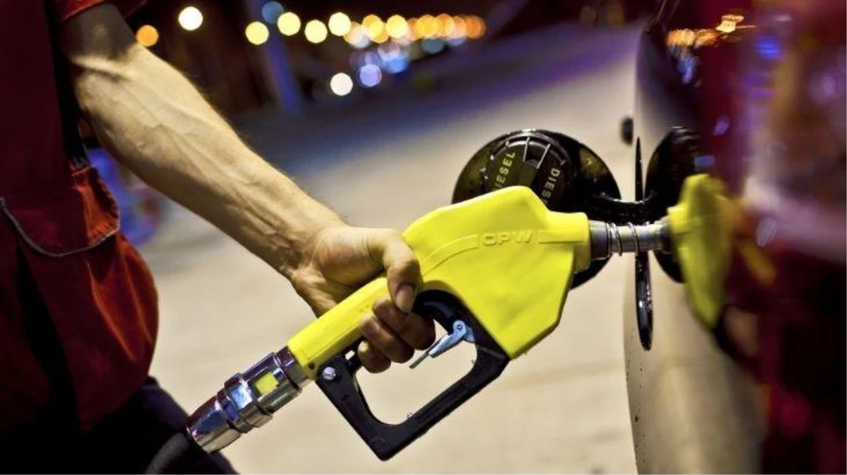 Petrol tepetaklak! Benzin ve motorin fiyatlarına güzel indirim geliyor